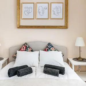 4 Art Nr.4 In Center Apartment